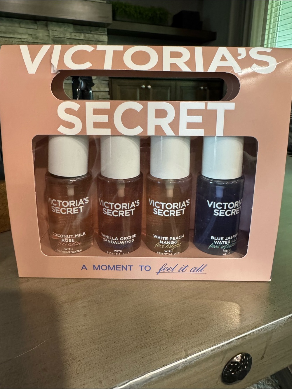 VS 4-Piece Hair & Body Mini limited-edition "A Moment to Feel It All"